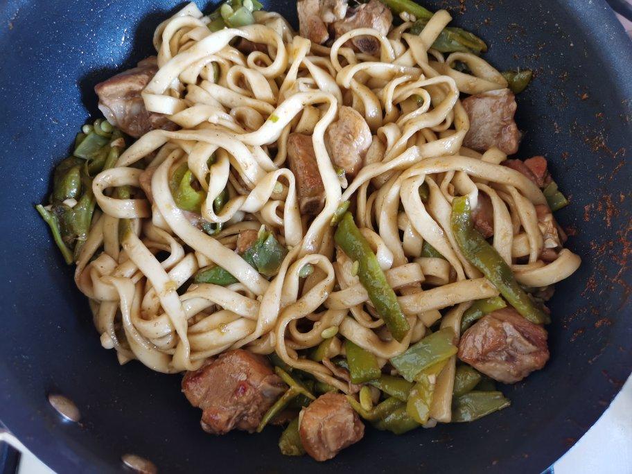 曼食慢语丨排骨豆角焖面