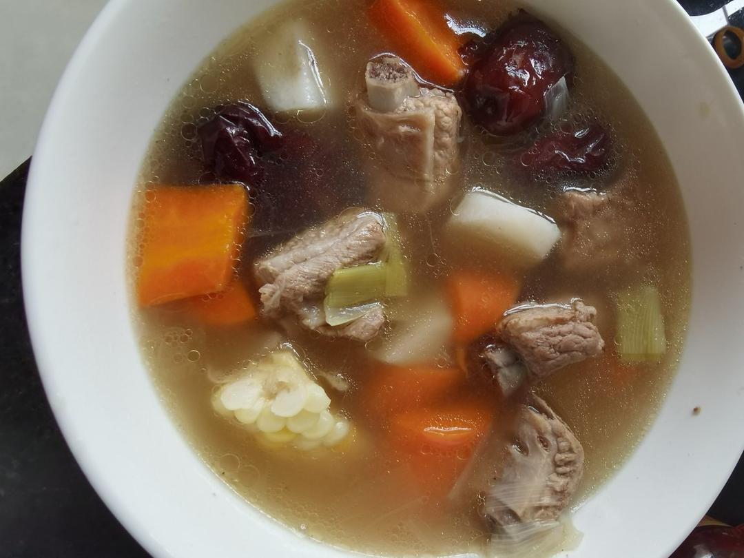 连吃三碗的玉米山药排骨汤