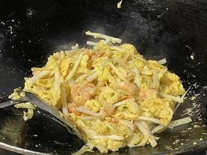 超级嫩的虾仁韭黄炒蛋的做法 步骤9
