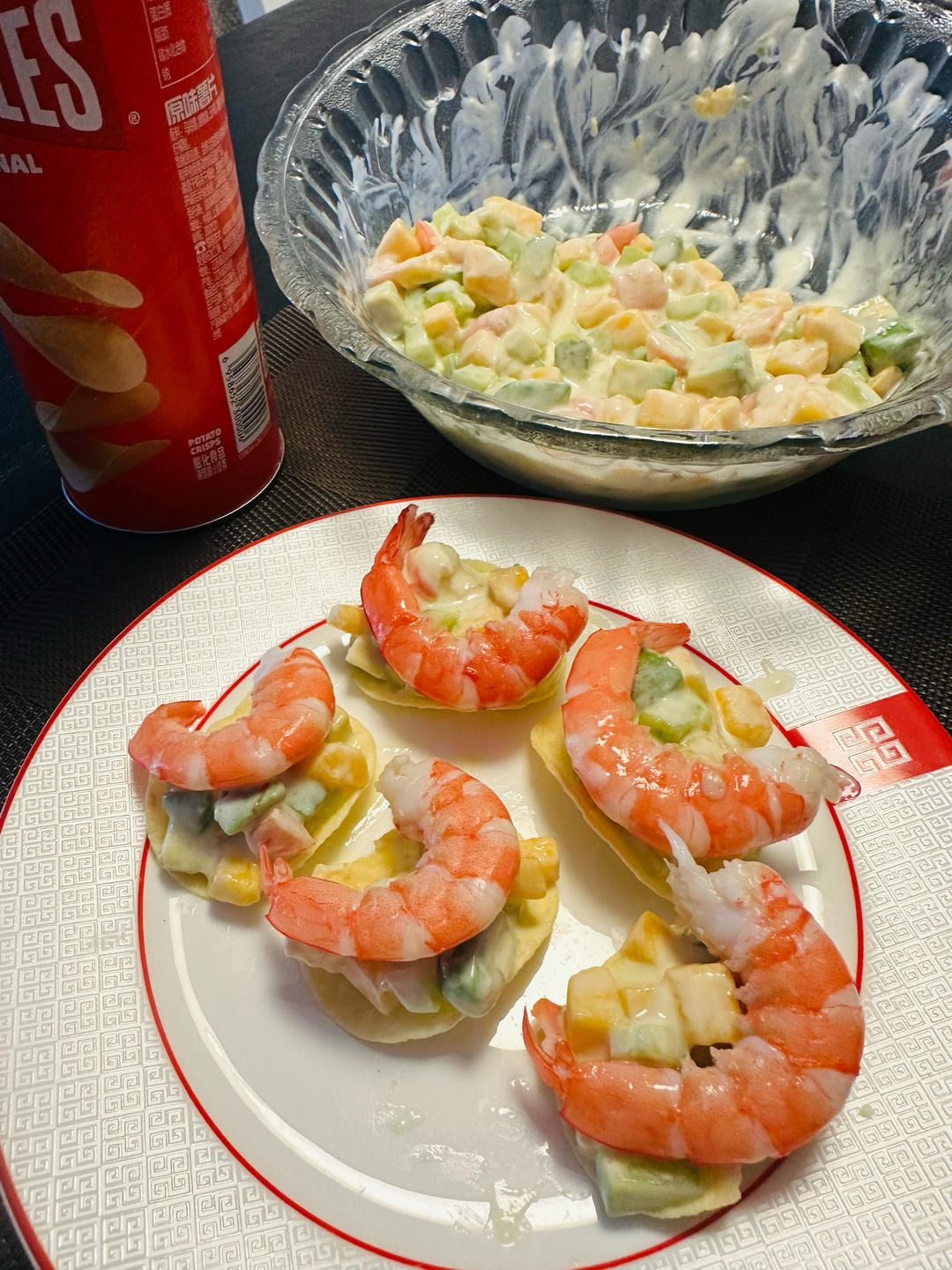 薯片牛油果大虾沙拉