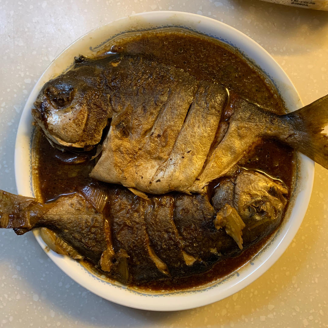 传统中式红烧平鱼