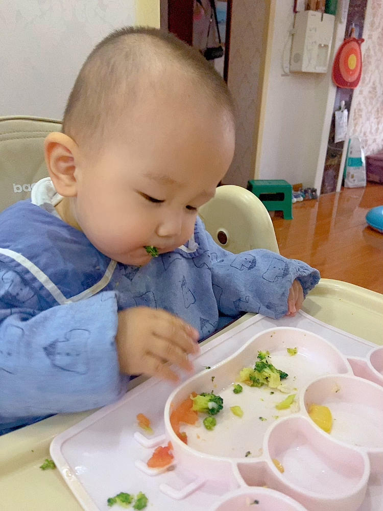 吃不胖的西兰花木耳炒火腿~~~美味、减脂、补充蛋白