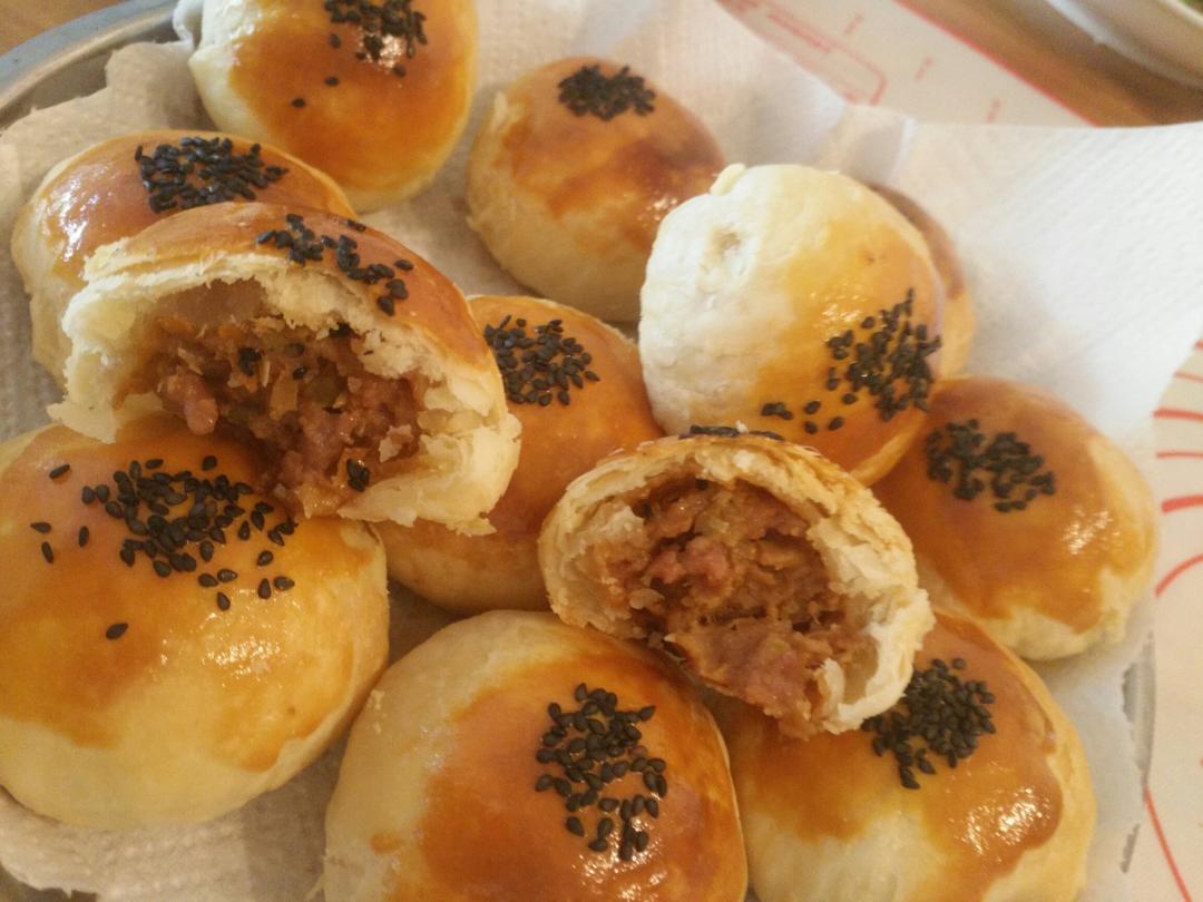 排四个小时队也买不到的鲜肉月饼，秘诀是放麻油！