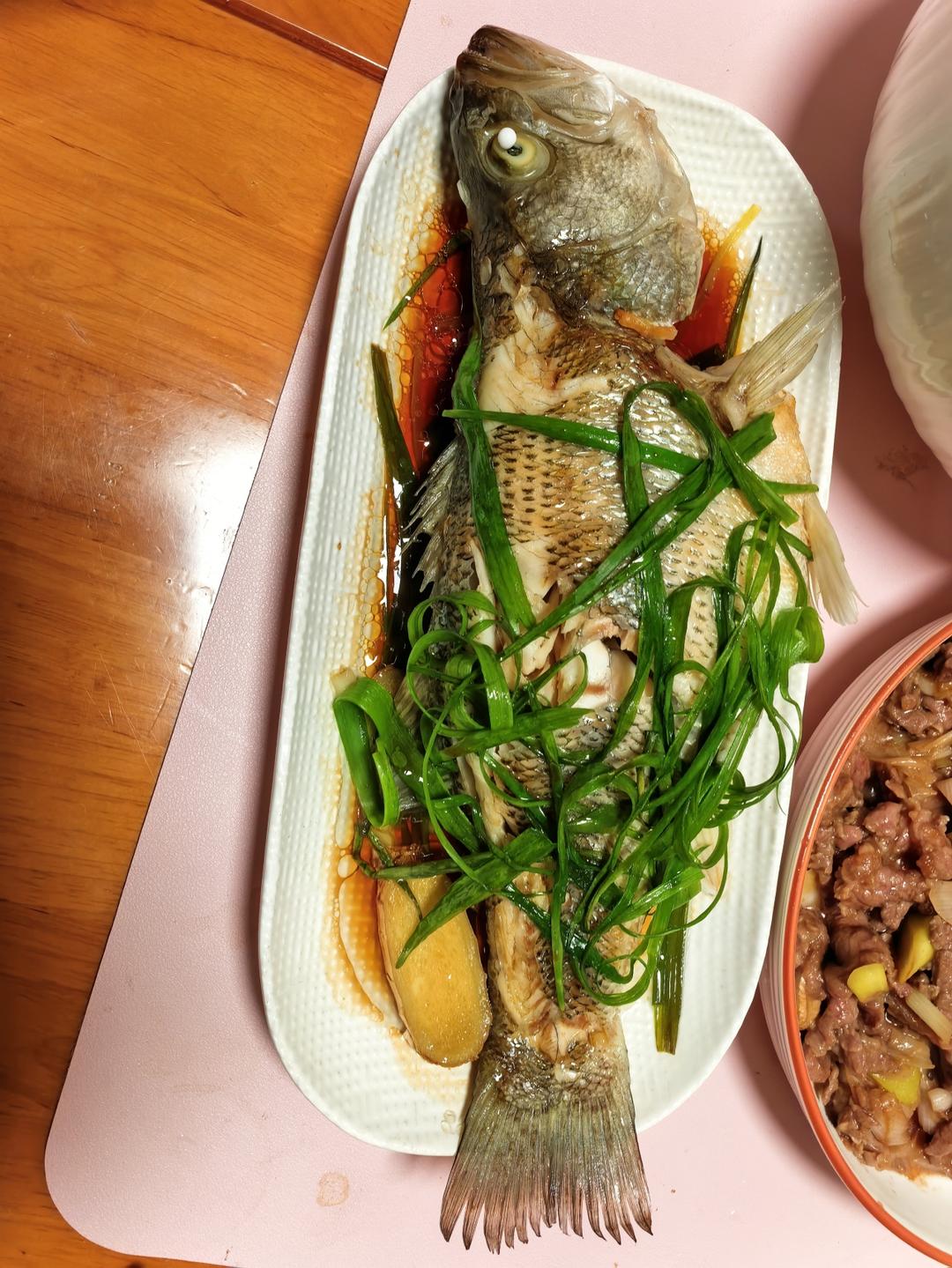 10分钟做 清蒸鲈鱼 （附切鱼图解）