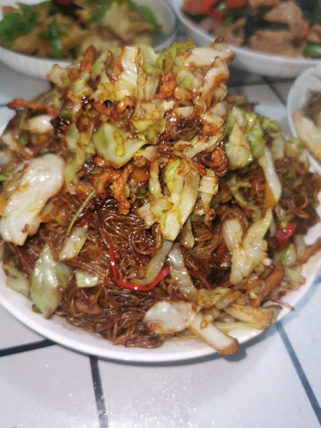 最近爱吃粉丝粉条～包菜炒粉丝