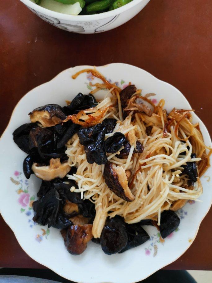 鲜美的小素炒（黄瓜/金针菇/香菇/黑木耳/小豌豆）