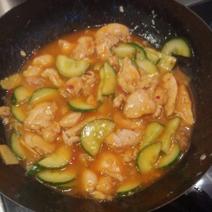黄瓜炒肉片