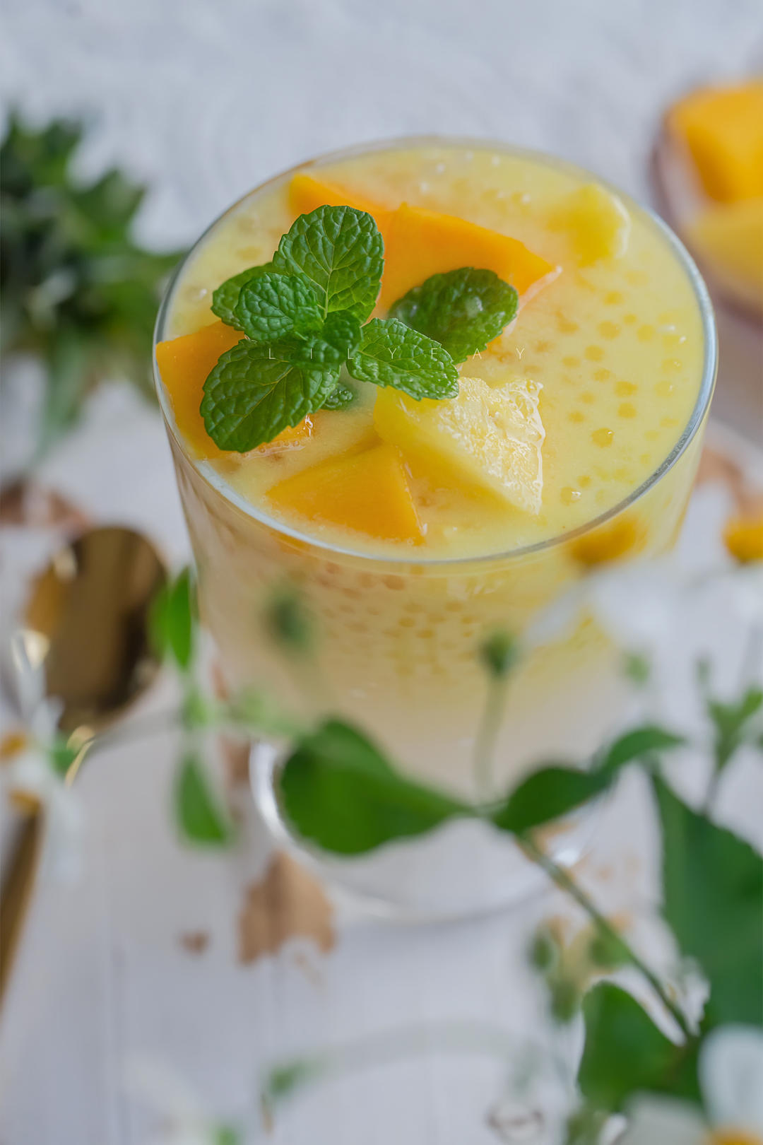 莉莉菲做的芒果菠萝椰浆奶昔西米露