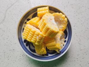 胡萝卜玉米排骨汤的做法 步骤8