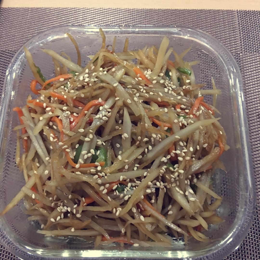 炒胡萝卜和牛蒡丝