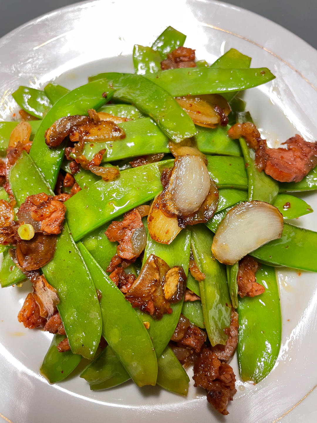 无比简单的荷兰豆炒腊肠，营养又好吃～！