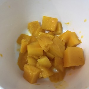芋圆芒果椰汁西米露的做法 步骤2