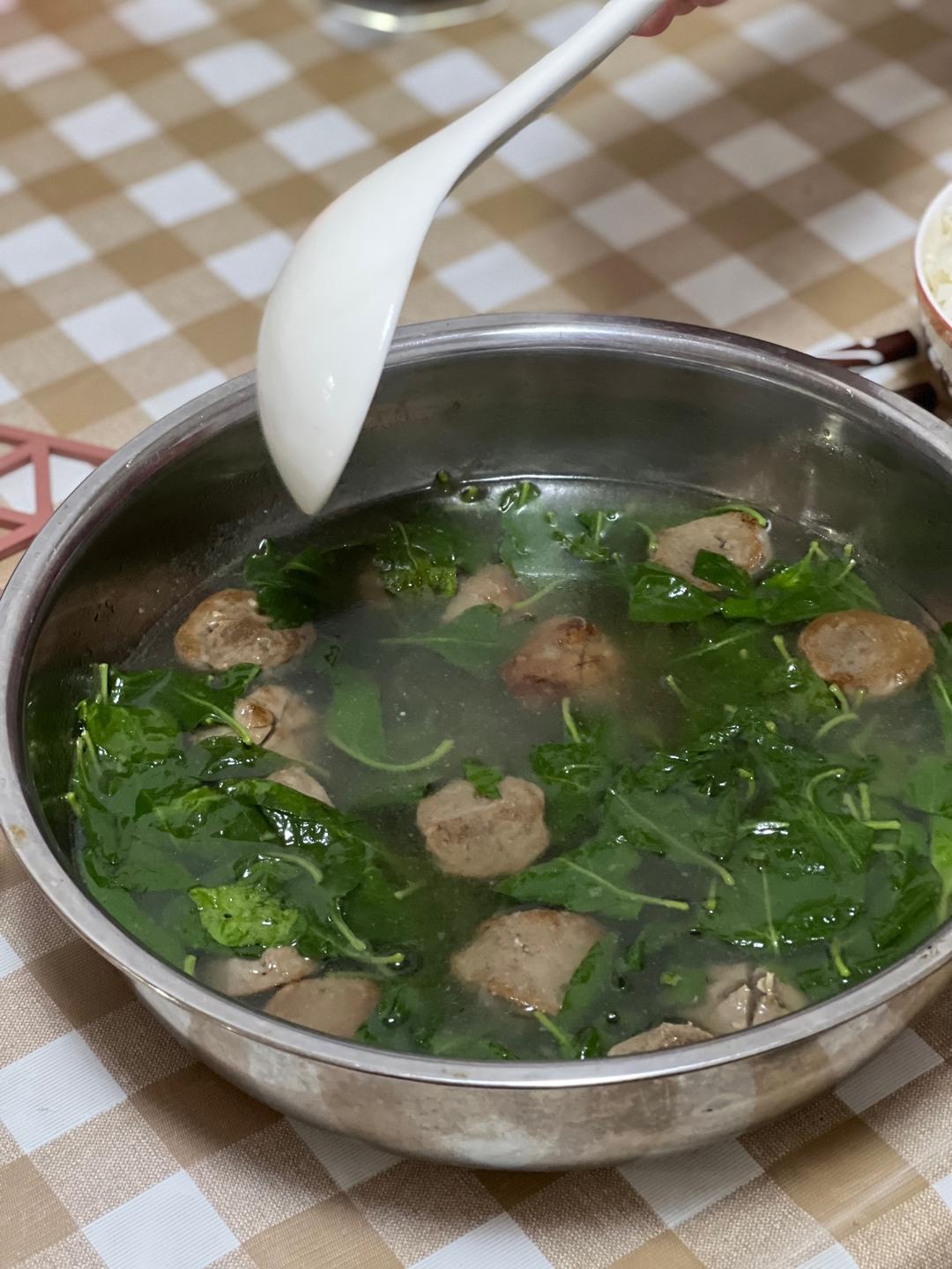 牛肉丸枸杞叶汤的做法