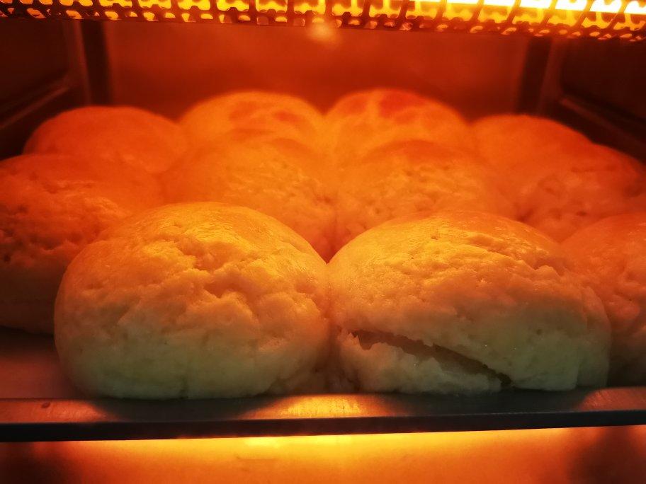 好吃到炸裂的港式菠萝包（附带制作酥皮的小视频）