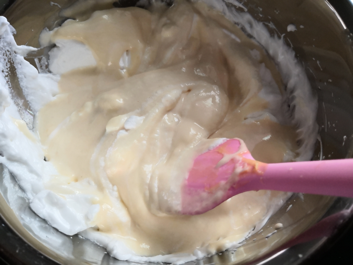 葱香肉松&甜蜜蜜-双重口味的cupcake的做法 步骤12
