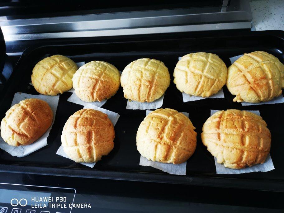 好吃到炸裂的港式菠萝包（附带制作酥皮的小视频）