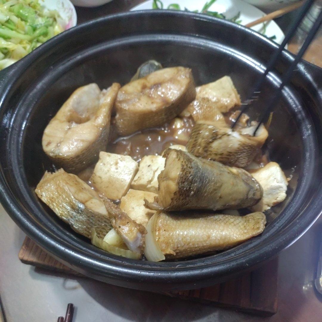 砂锅焗鲈鱼