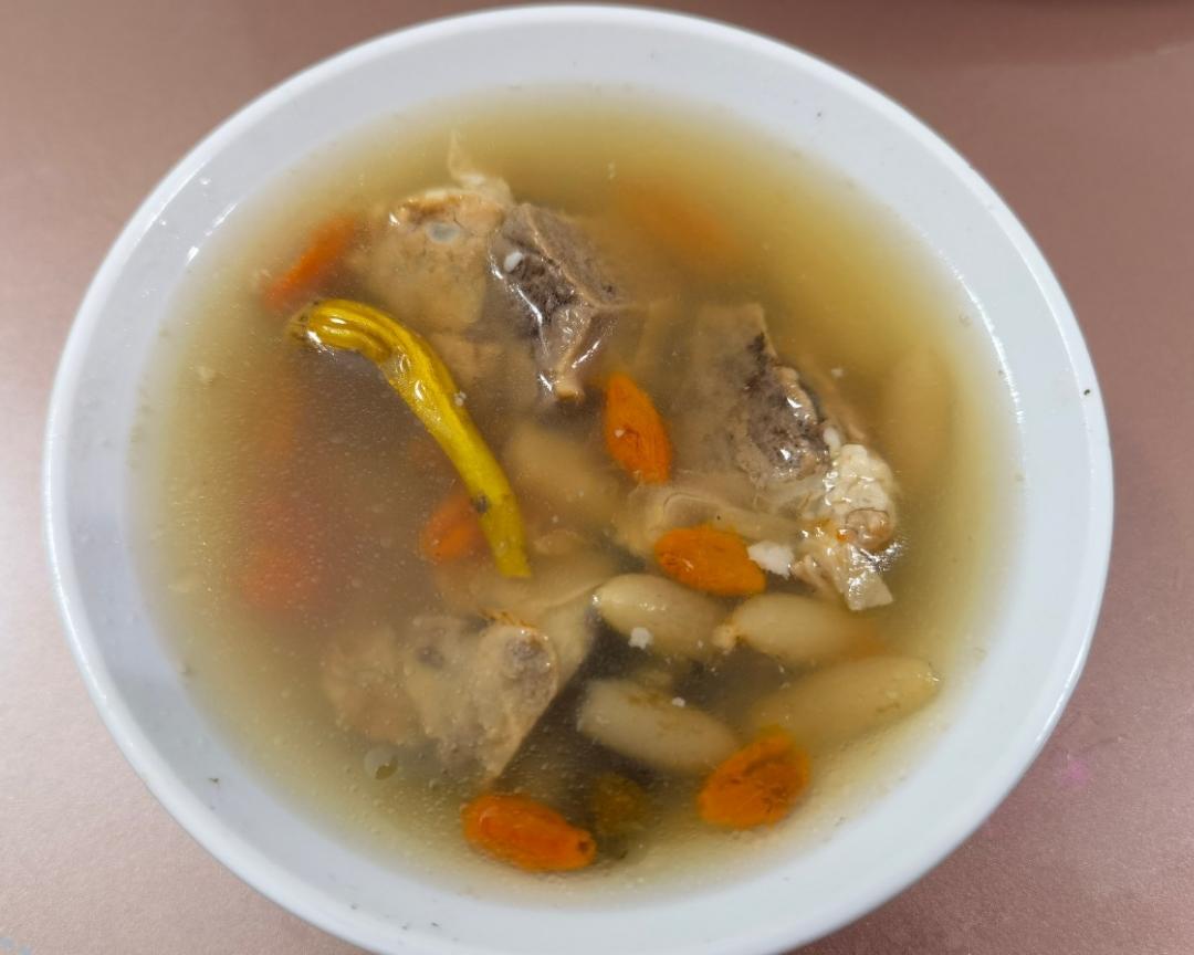 花旗参石斛麦冬排骨汤(补气养血消火生津)的做法