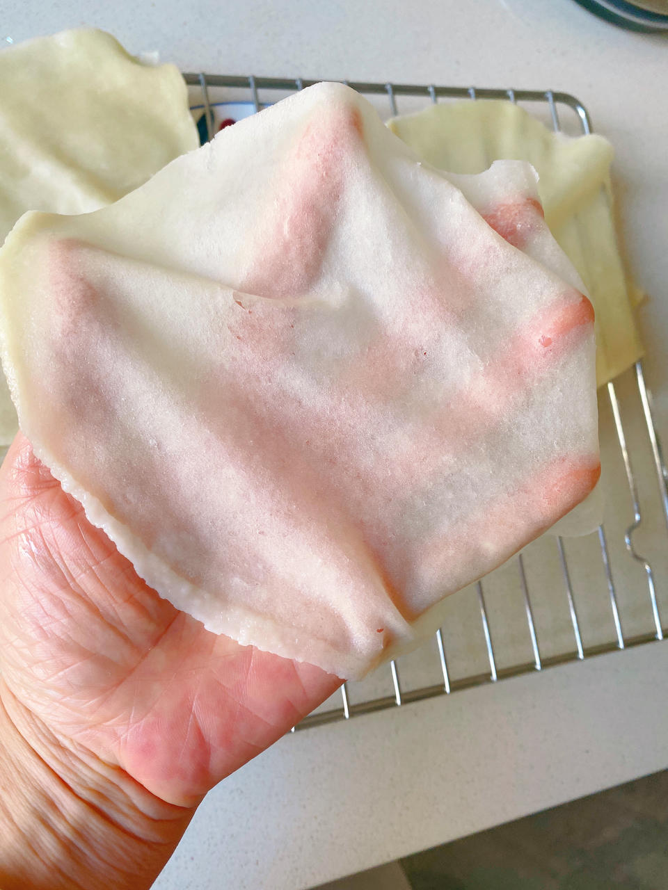 一个窍门教你擀出薄的透花的蒸单饼