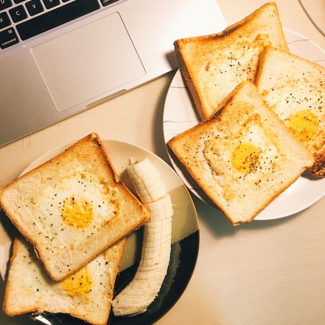 土司煎蛋 Egg-in-a-hole