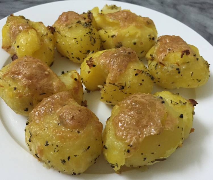 小真猪pearl做的蒜蓉奶香小薯仔