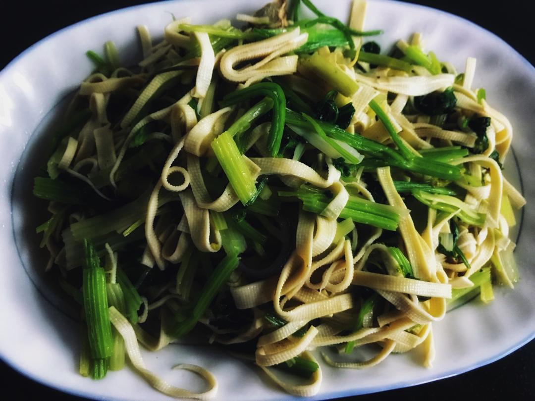 粘粘-5做的芹菜炒千张