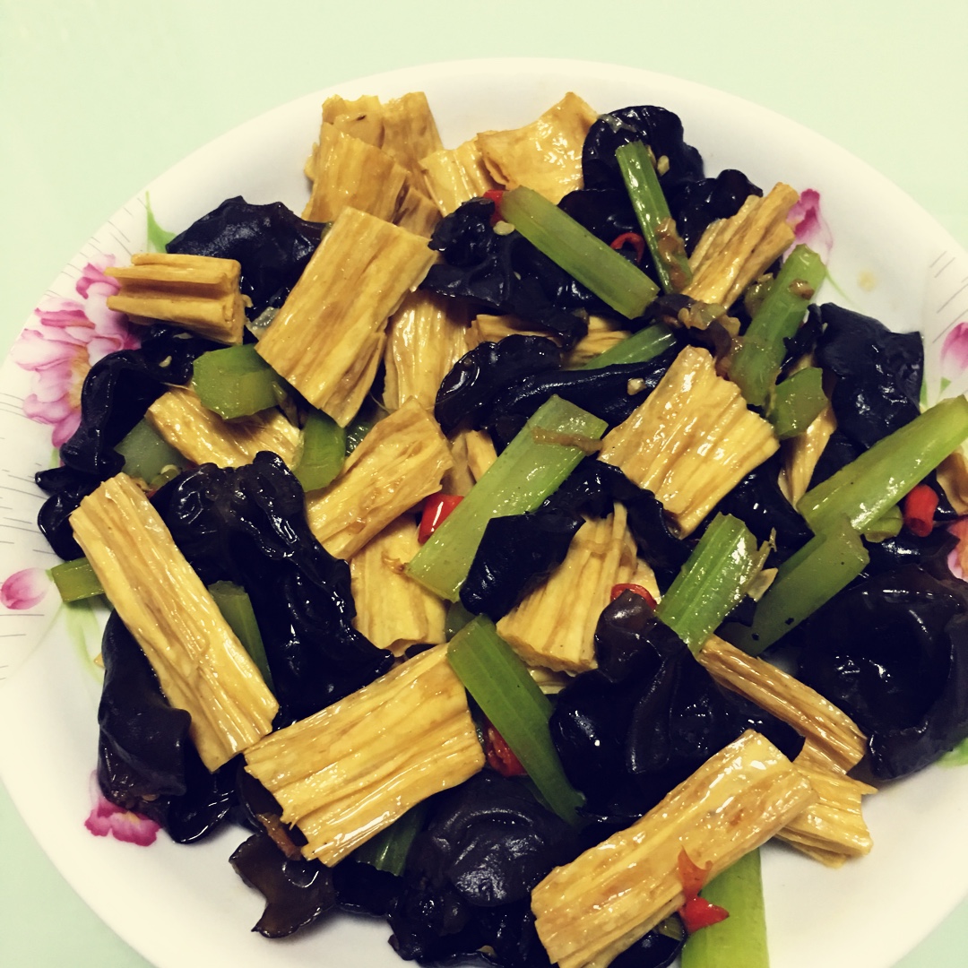 腐竹木耳黄瓜炒