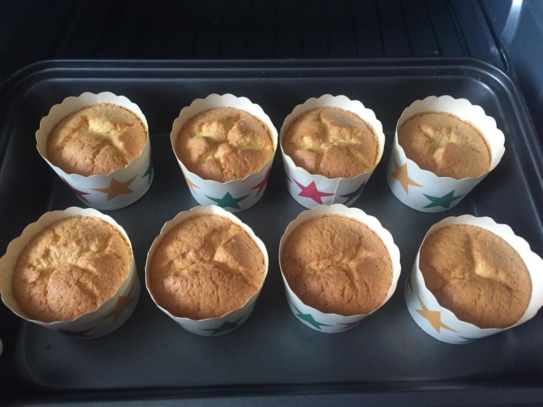 椰蓉棉花纸杯蛋糕