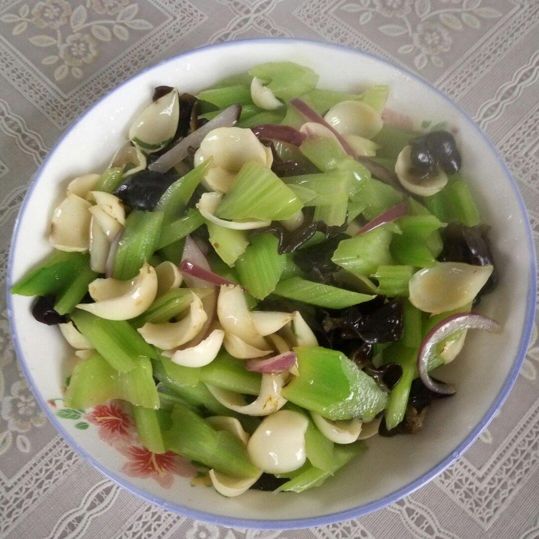 清炒百合木耳西芹