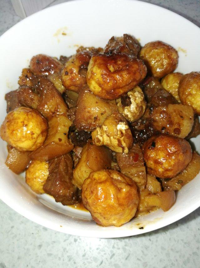 虎皮鹌鹑蛋红烧肉