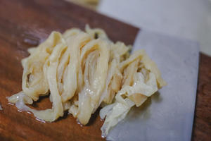 白菜拌海蜇皮鲜香清脆开胃解腻的做法 步骤3