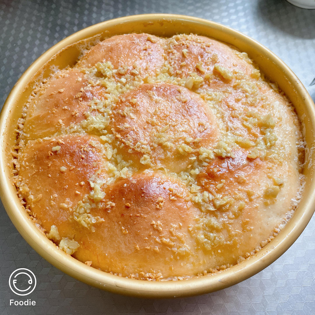 不用揉面！蓬松蒜香小餐包