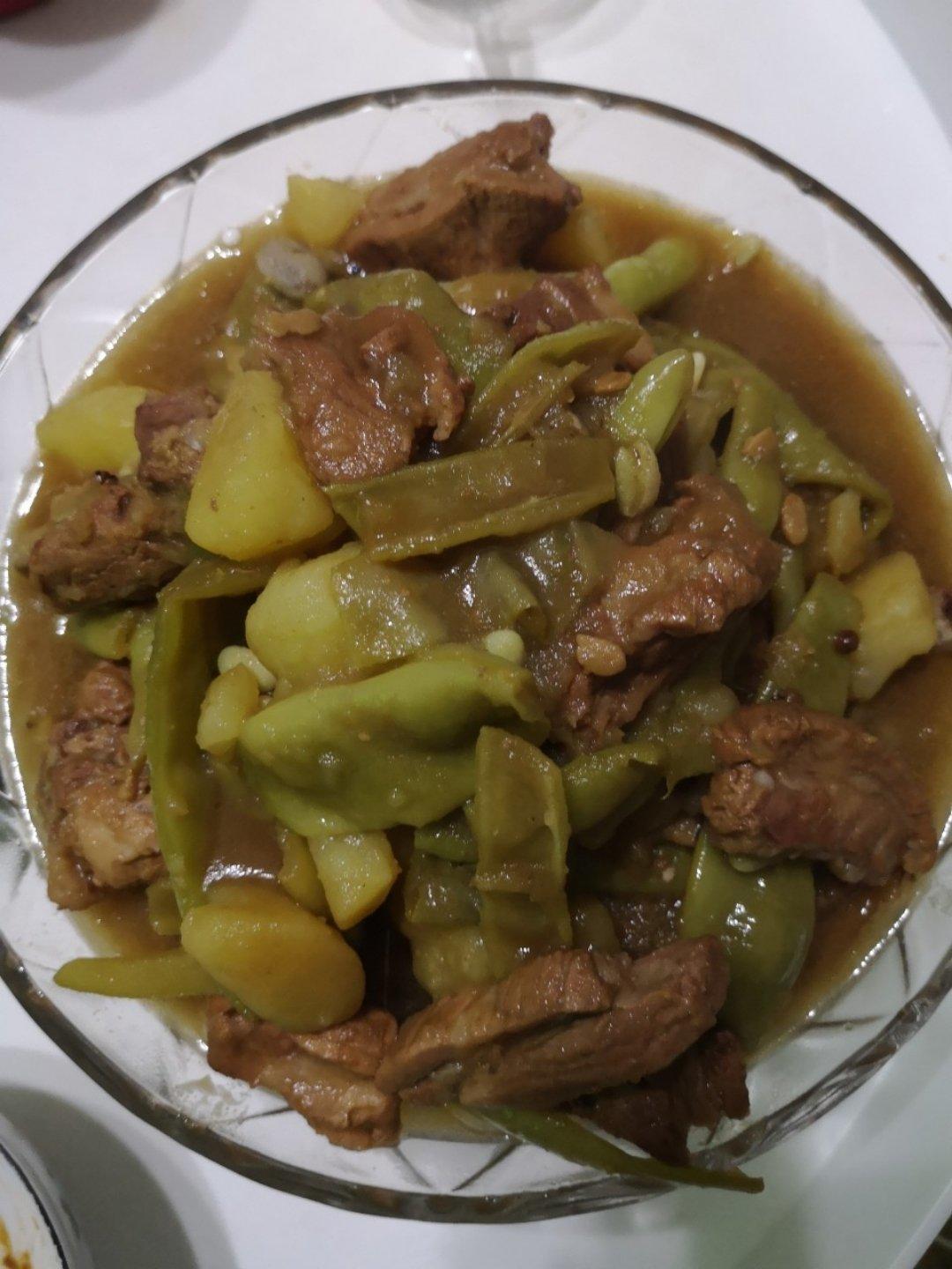 土豆豆角玉米排骨炖粉条(东北农村菜简单做法)