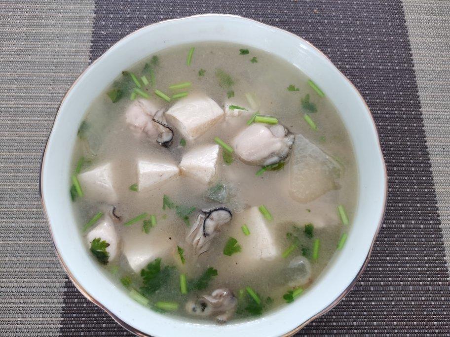 海蛎子豆腐汤