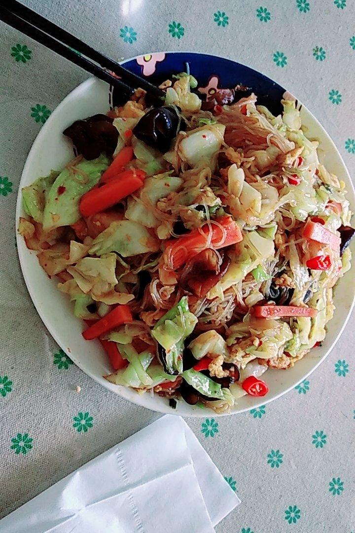包菜粉丝炒鸡蛋