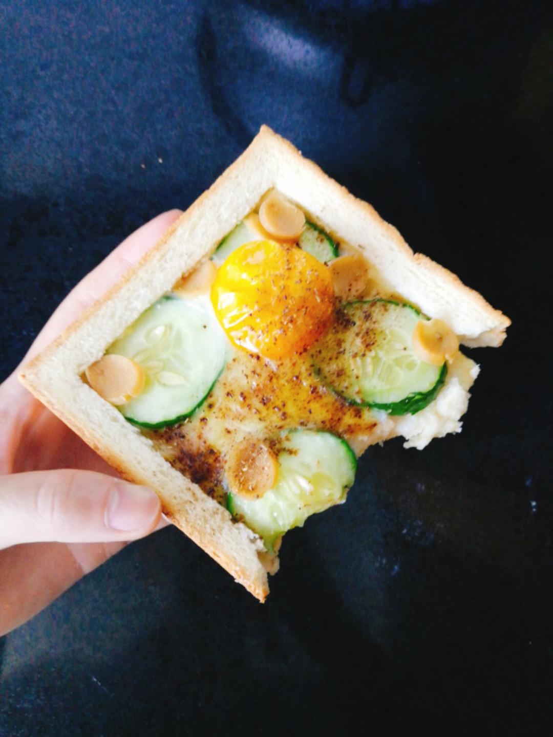 吐司太阳蛋披萨