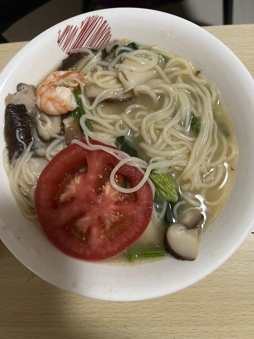 菌汤面条 看得见的香菇 尝得到的鲜美 这才是真正的菌汤