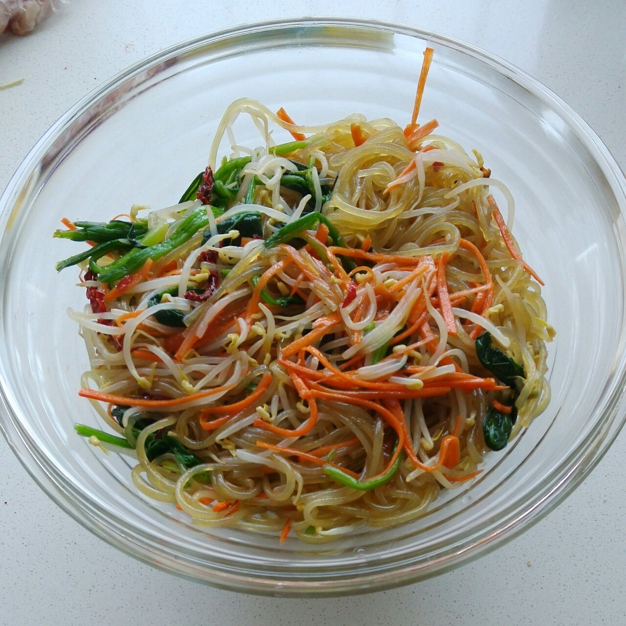 酸辣菠菜豆芽拌红薯粉