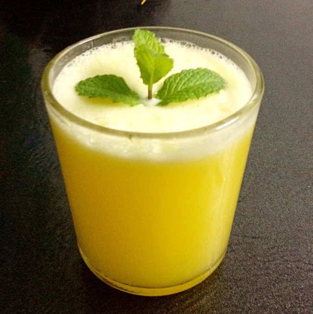 芳小妞做的鲜榨菠萝汁