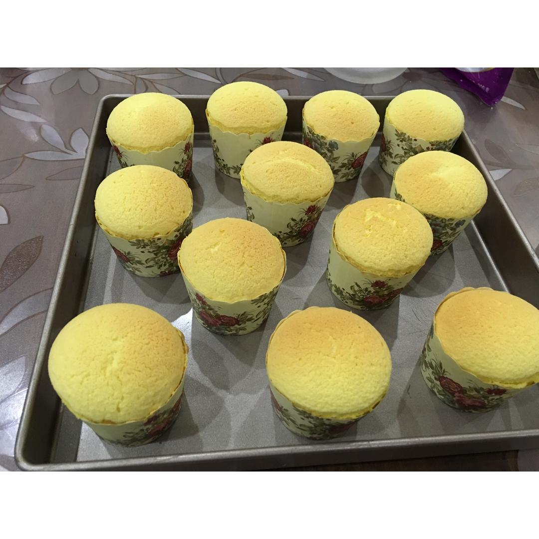 软绵绵戚风纸杯蛋糕