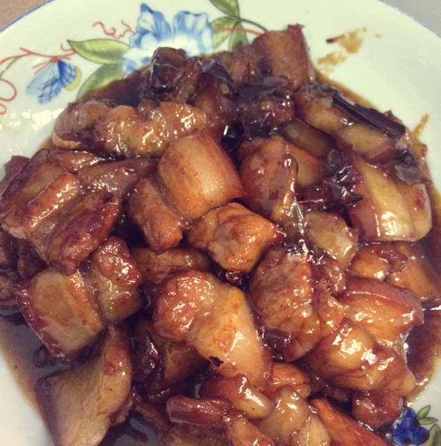 吃着碗里望着锅里的红烧肉