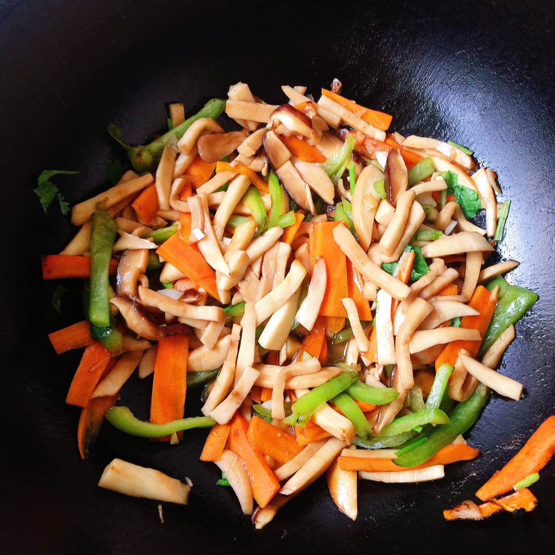 青椒素炒杏鲍菇