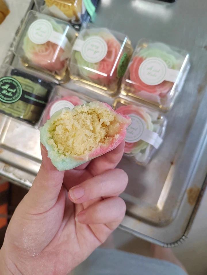 椰蓉冰皮月饼