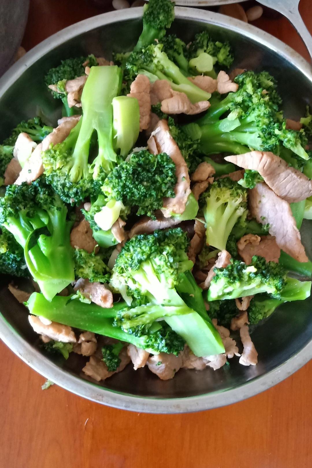 雨殇圣书做的西兰花炒肉片