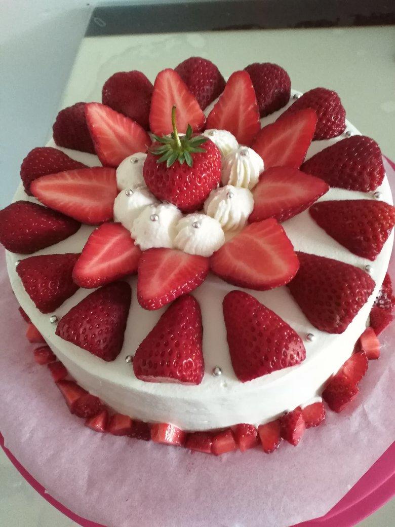 草莓戚风生日蛋糕