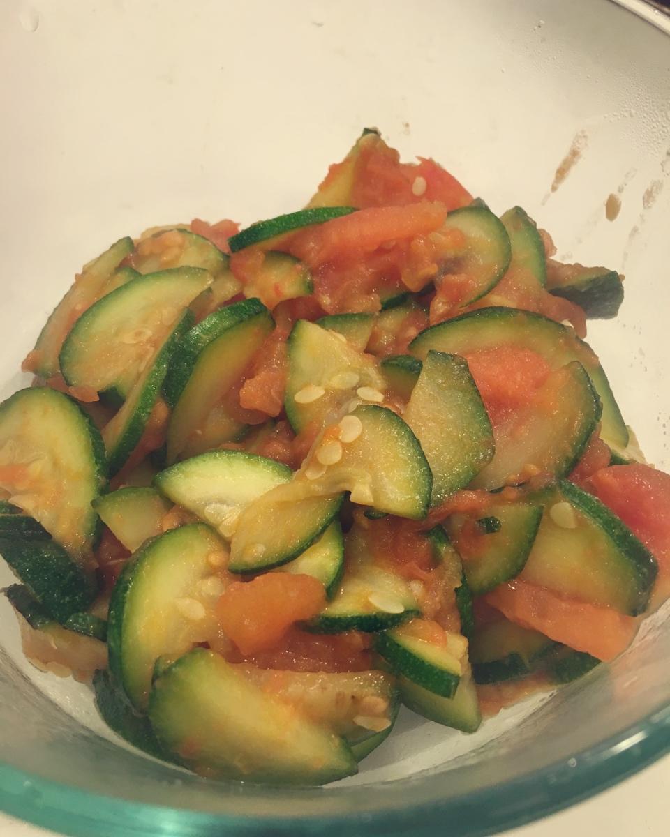 番茄炒西葫芦（已更新）( Stir-fried Tomato and Zucchini )