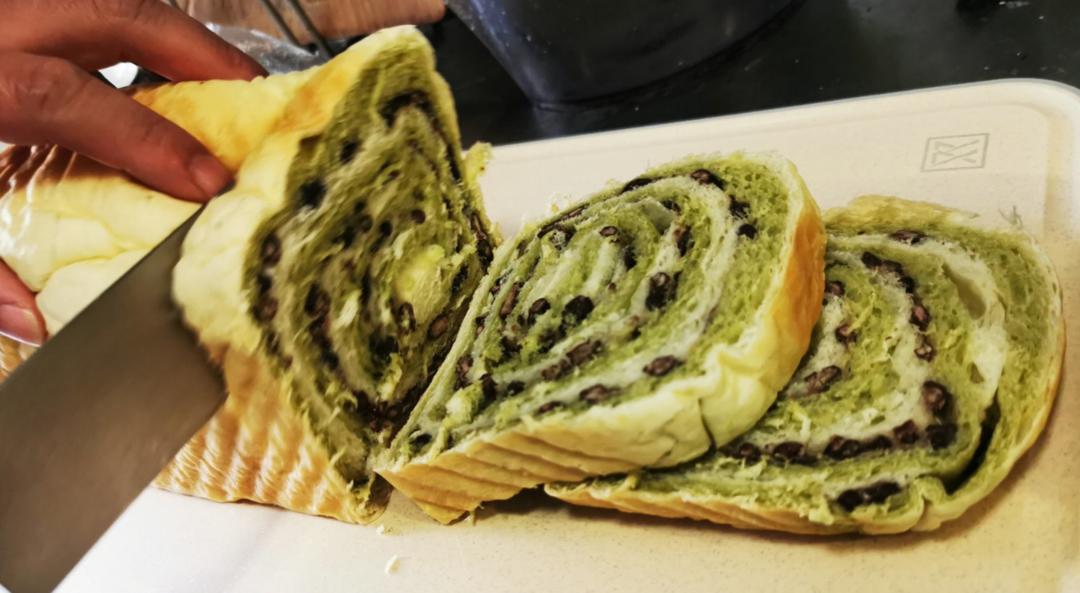 清香柔软的抹茶红豆吐司