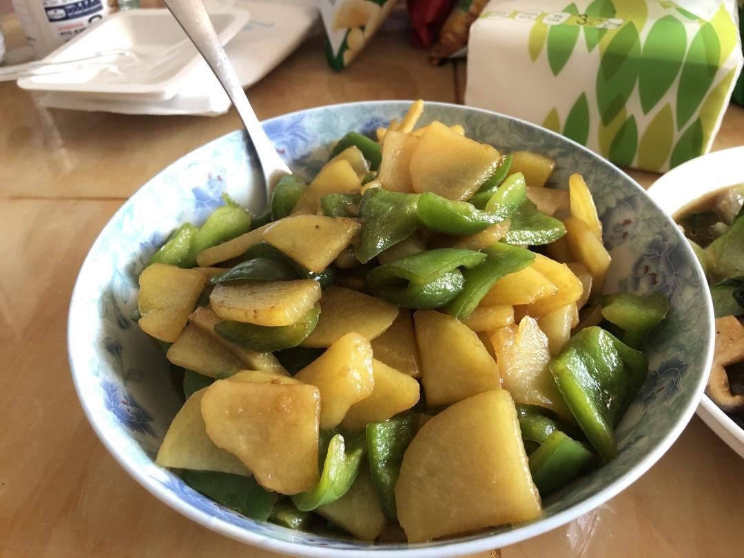 土豆片炒青椒