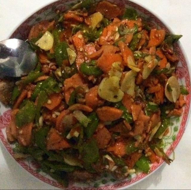 青辣椒炒火腿的做法