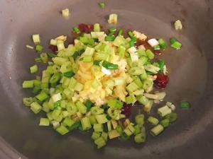 夏天一定要吃的搅拌菜：凉拌豆芽的做法 步骤5